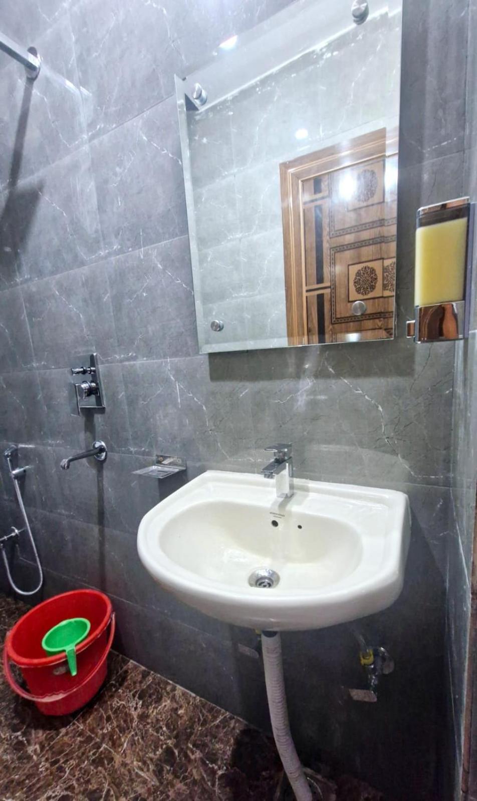 Atlas Near Igi Airport T3 Homestay